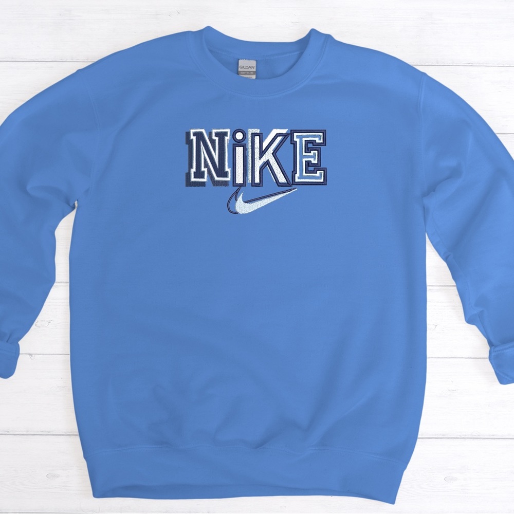 Abstract embroidered nike sweatshirt crewneck